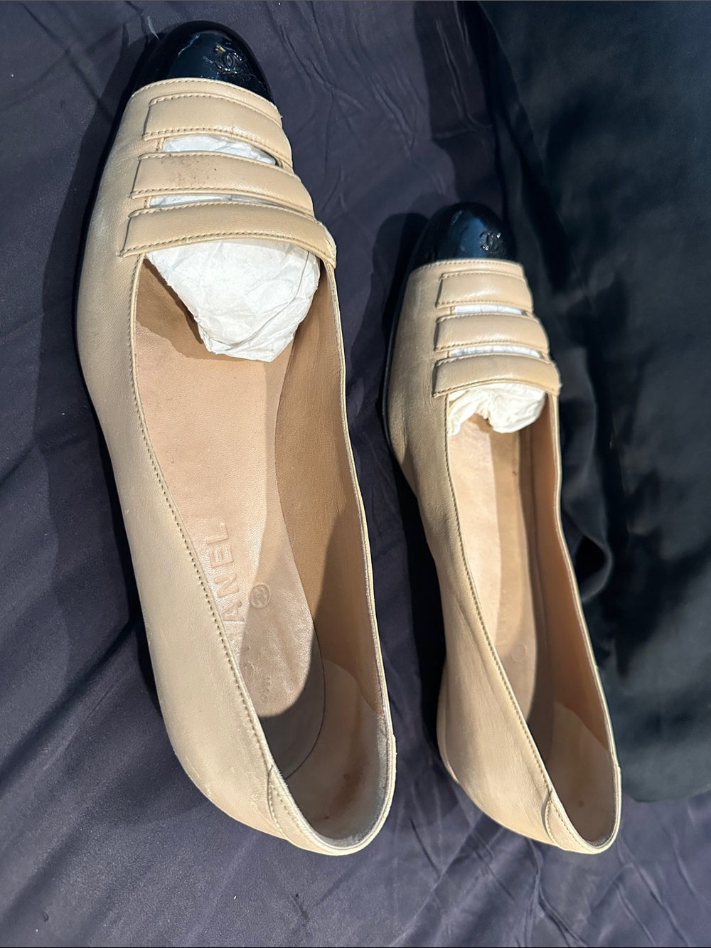 CHANEL Beige Leather Flats with Black Patent Cap Toe - Picture 3 of 10